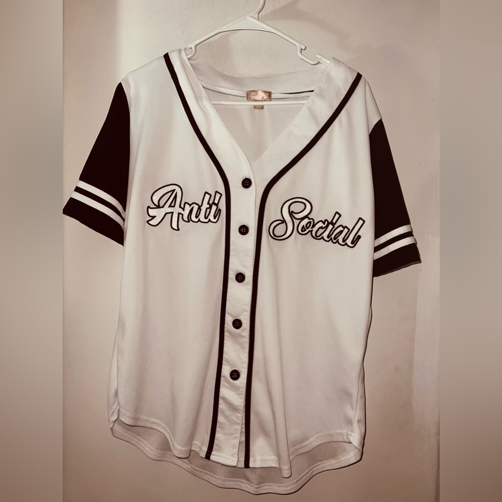 NWOT✨ Baseball Retro “Antisocial” Tee